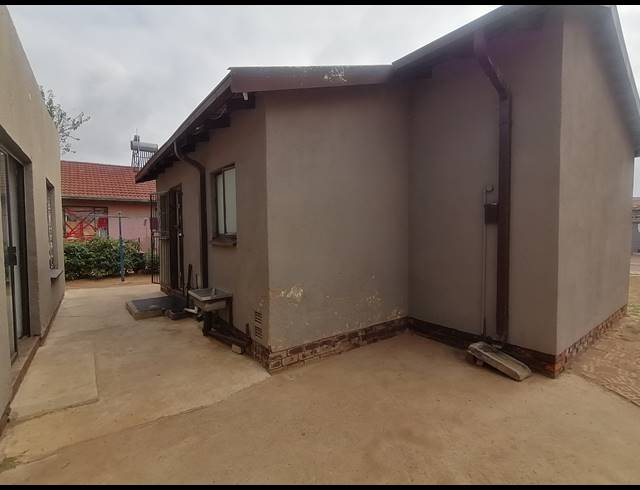 4 BEDROOM FREESTANDING SOLD IN KANANA